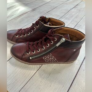Pikolinos high top zipper/ lace up sneaker